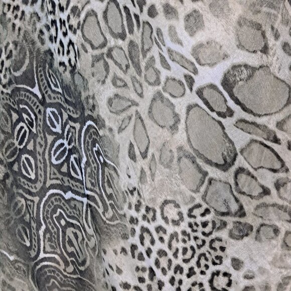 C Est 1946 Sheer Animal Print Kimono One Size Grn/Blk Tassels at the Bottom NWOT - Picture 3 of 13